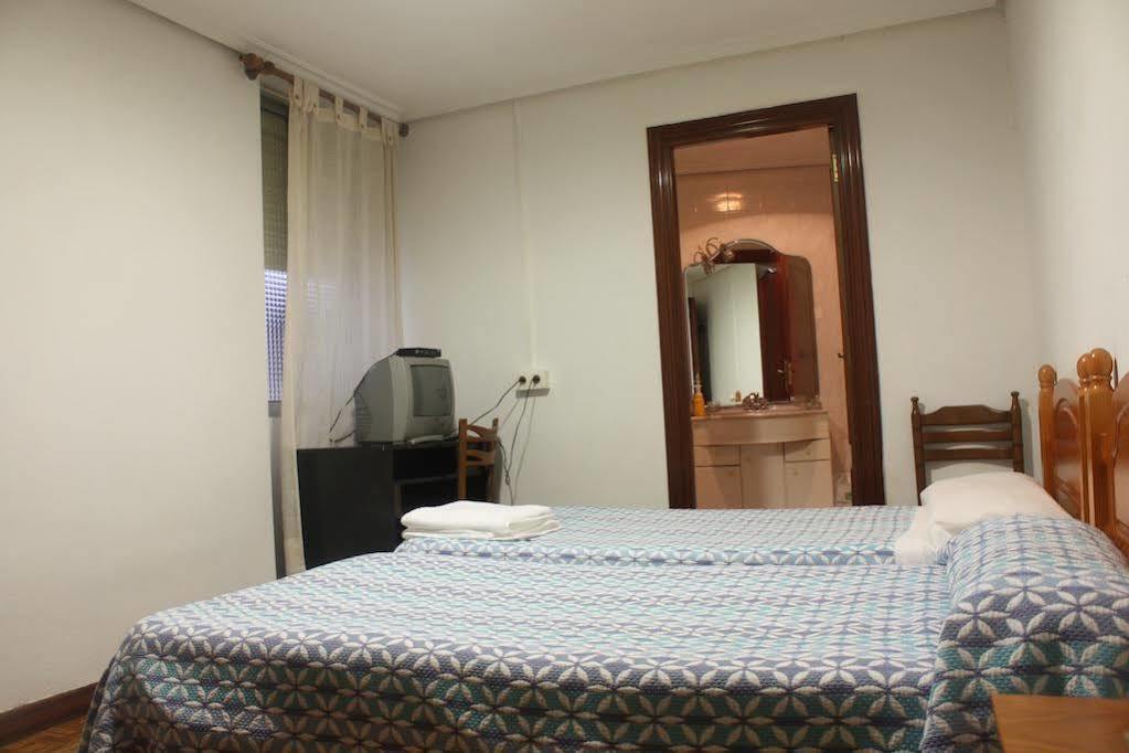 Hostal Temino Burgos Bagian luar foto