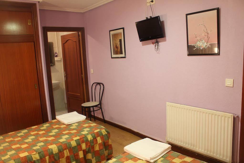 Hostal Temino Burgos Bagian luar foto