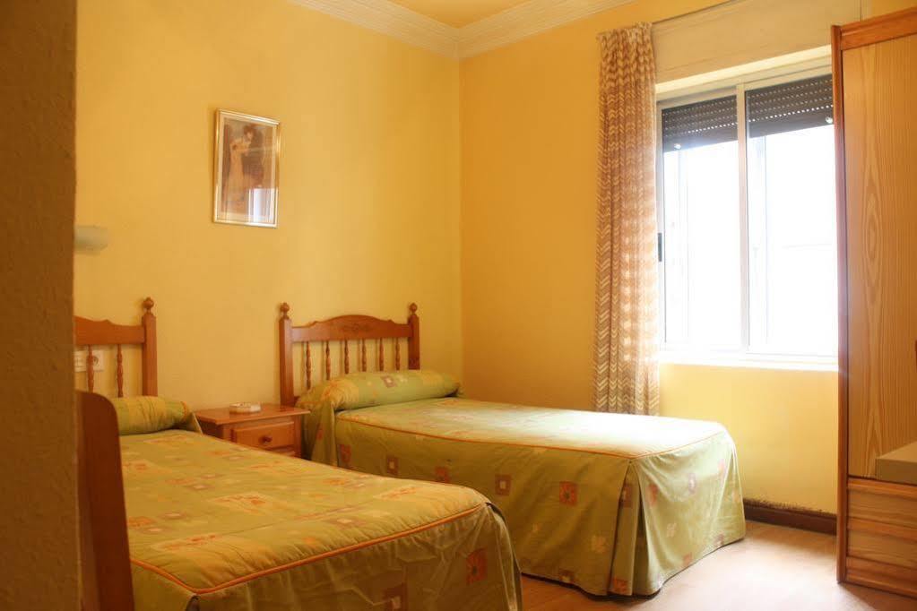Hostal Temino Burgos Bagian luar foto