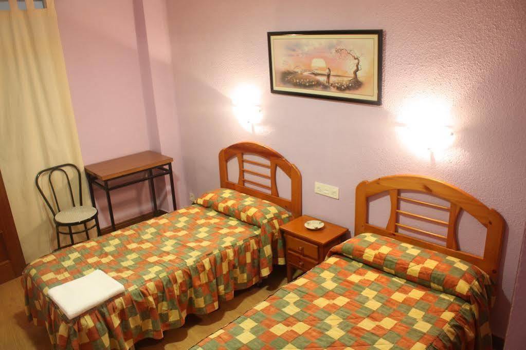 Hostal Temino Burgos Bagian luar foto